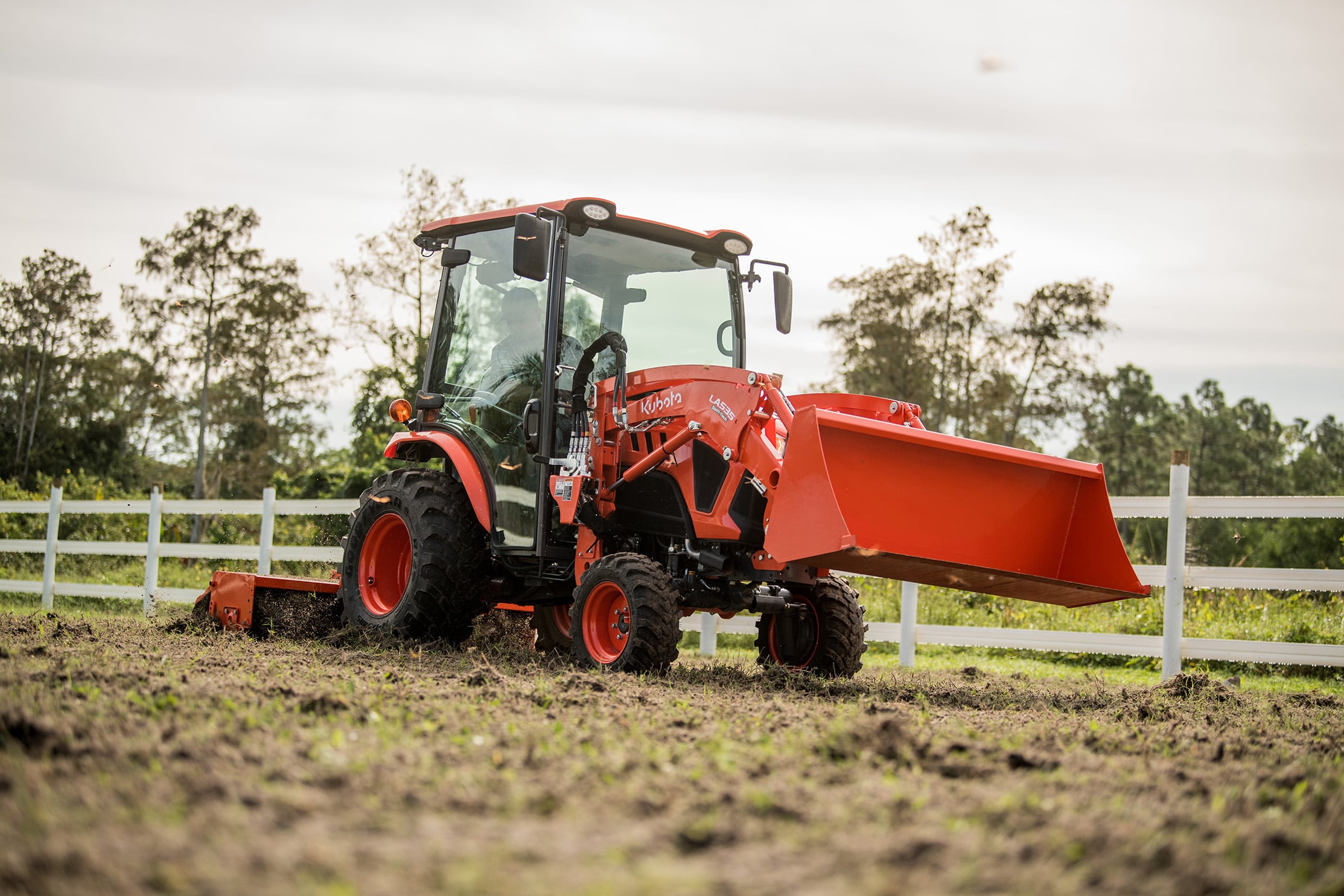 Kubota LX3520HSDC Cab Tractor and Loader