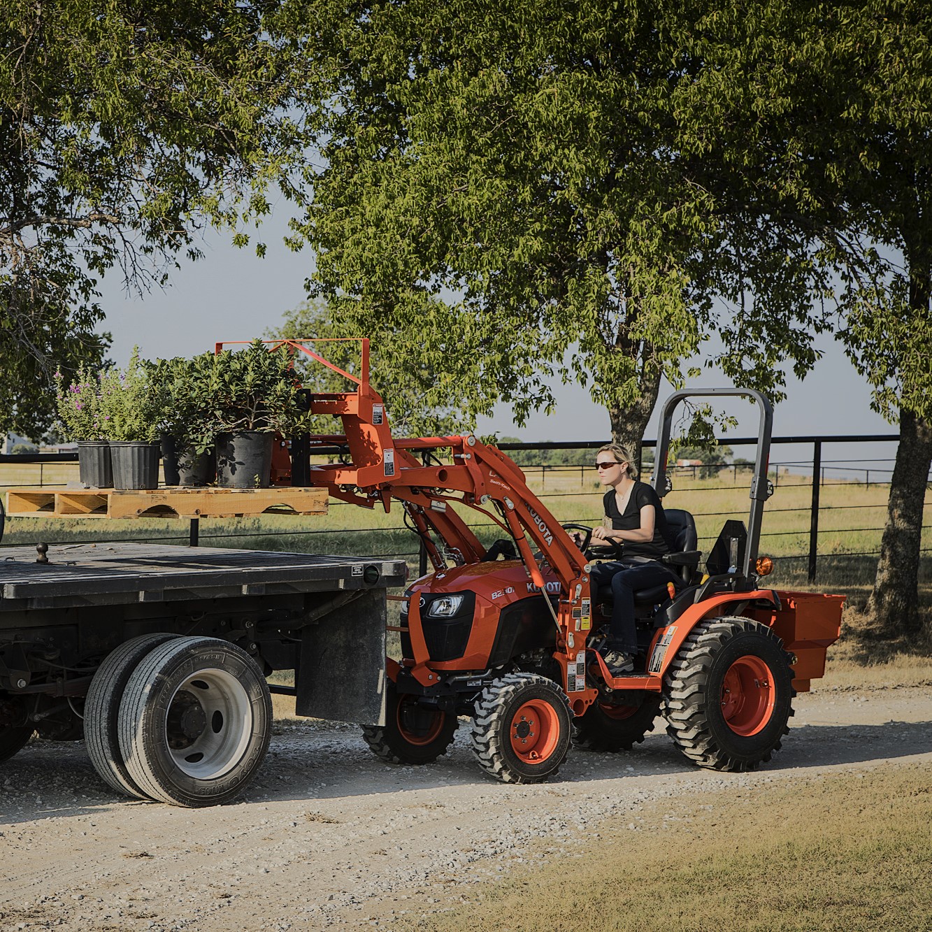 Kubota B2601 Tractor and LA435 Loader