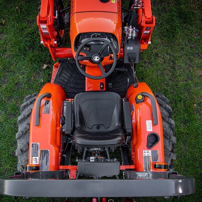Kubota L3302 Operator Platform