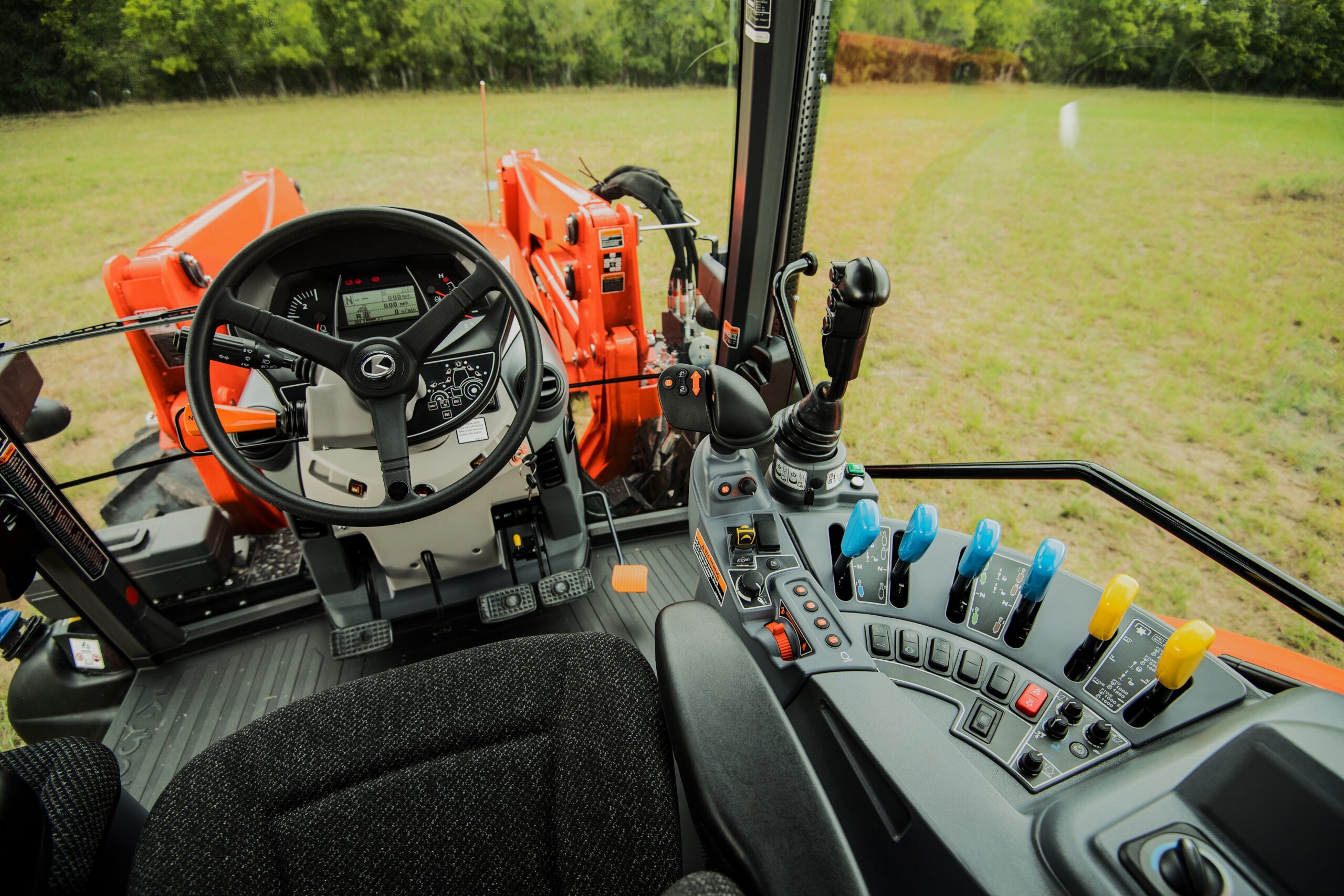 Kubota M7 Deluxe hydraulic controls and cab controls
