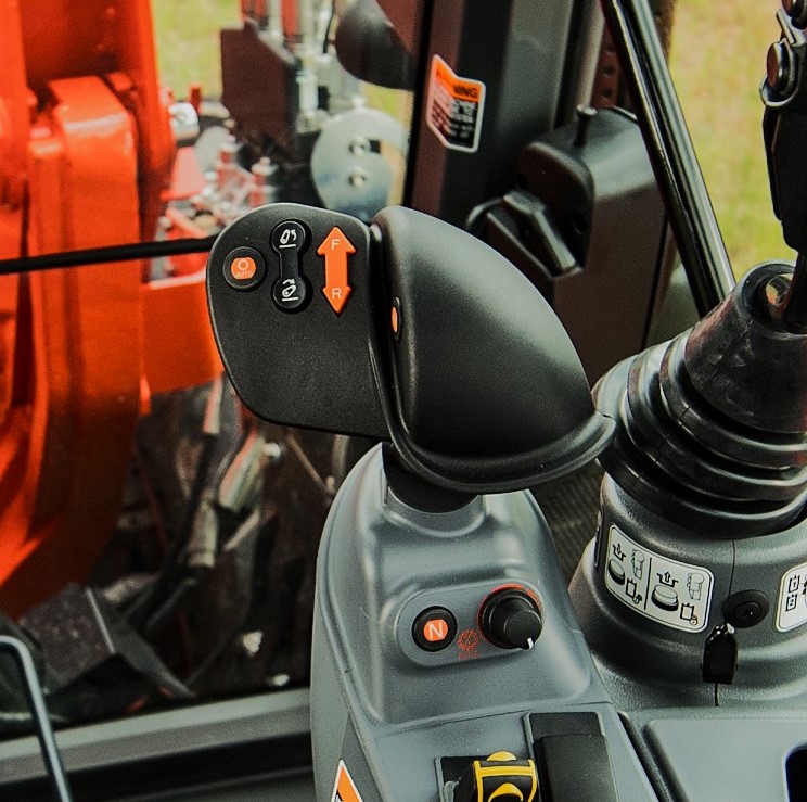 Kubota M7 30 x 15 semi-powershift transmission controls