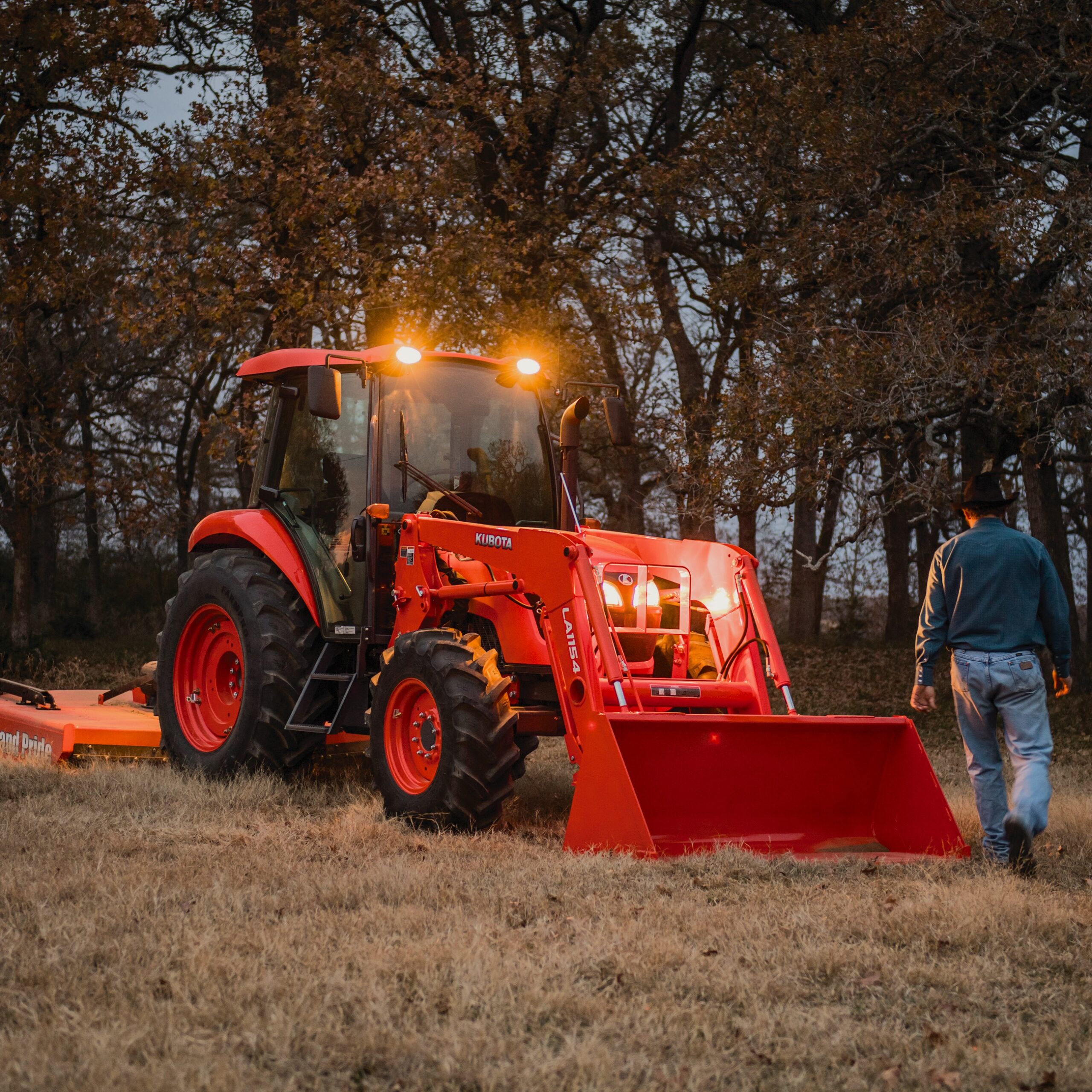 Kubota M7060HDC12 12 Speed Tractor and Loader